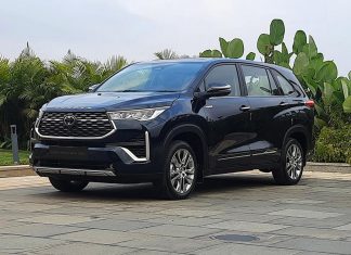 लोगों मे लगी इस 7 seater गाड़ी को लेने के लिए होड़ Toyota Innova